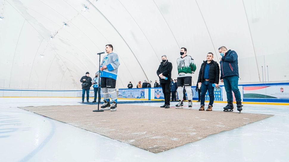 VIDEO | Patinoar de un milion de euro finanțat de guvernul maghiar în județul Mureș