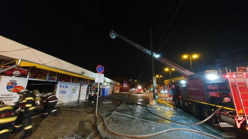 Piaţa de flori din Timişoara a luat foc noaptea trecută! De la ce a izbucnit incendiul