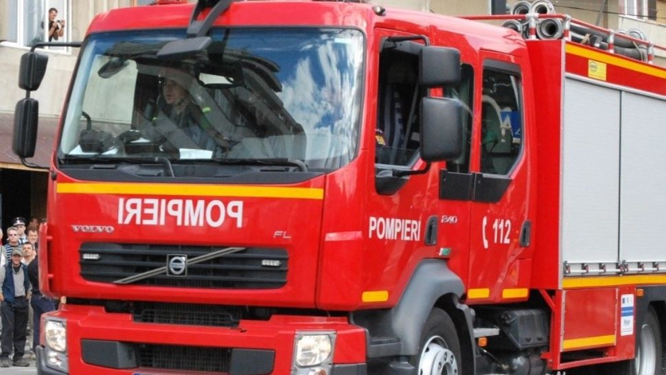 A incendiat o mașină și o casă! Ce se va întâmpla acum cu un bărbat de 28 de ani din Mediaș