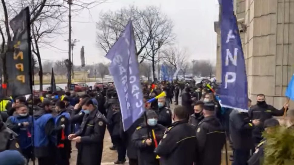 Protest spontan în mai multe penitenciare din țară - Poliţiştii refuză să intre la program | Precizările ANP