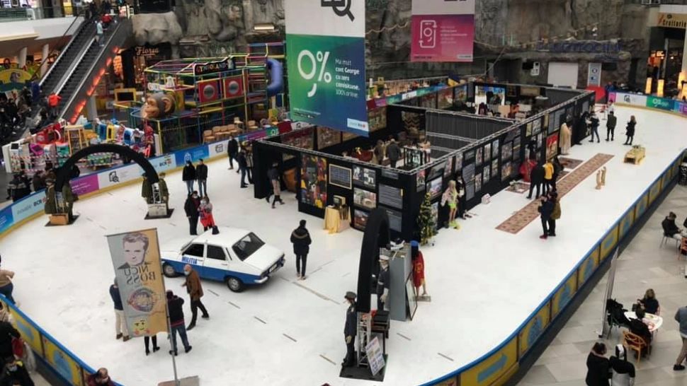 Expoziție anti-Biserică într-un mall din București