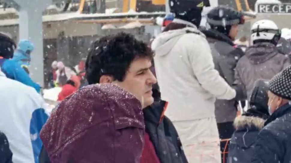 Românii au luat cu asalt pârtiile de schi de la Poiana Brașov și Cavnic