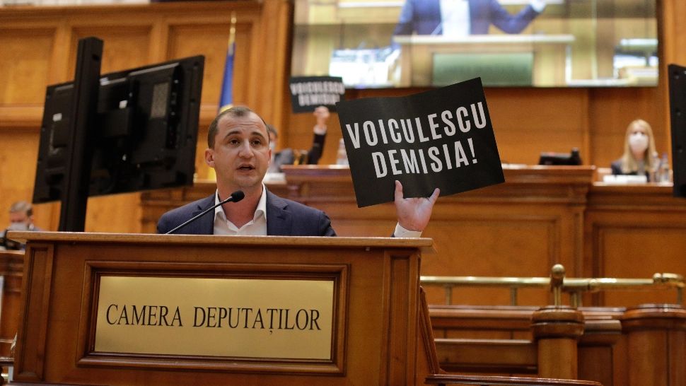 Moment de reculegere în Parlament. Simonis: „Este al patrulea spital care a ars în ultima lună, în care domnul Voiculescu a fost ministru al Sănătăţii”