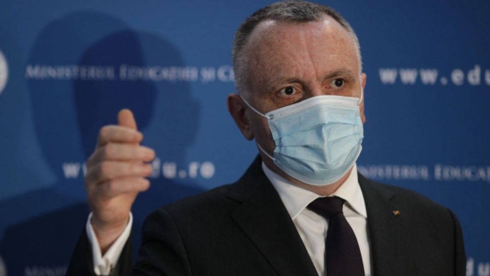 Ministrul Educaţiei: „43% din personalul din învăţământ, vaccinat”