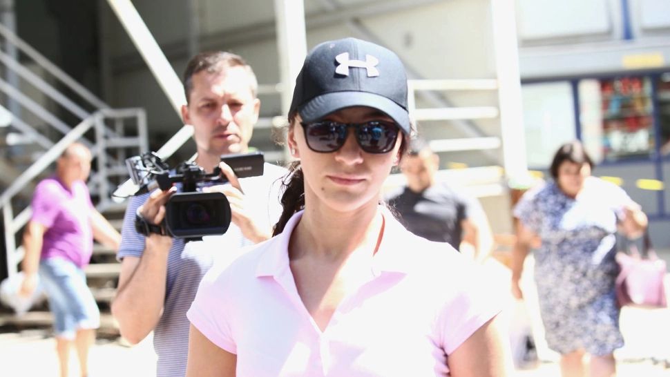 Doi dintre agresorii jandarmeriței de la 10 august, CONDAMNAȚI definitiv la închisoare cu executare - Ceilalți cinci rămân cu pedepse cu suspendare