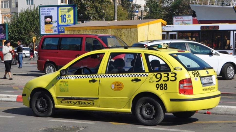 Primăria Constanța „le dă papucii” taximetriștilor în șlapi și în maiou. Manelele vor fi interzise - Alte reguli inedite