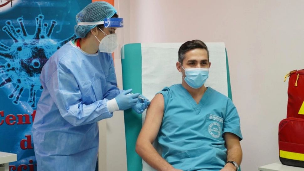 STUDIU. Aproape jumătate dintre angajații din sănătate nevaccinați ezită să o facă