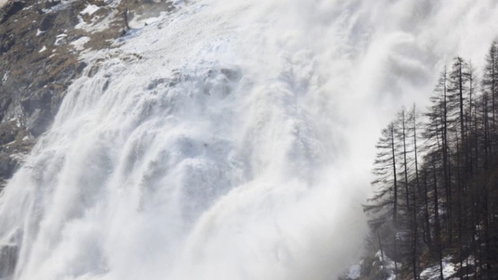 RISC însemnat de avalanșă din cauza ninsorilor - UNDE sunt cele mai periculoase zone