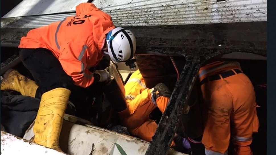 Zeci de copii MORȚI, după ce un autocar a căzut într-o râpă, în Indonezia