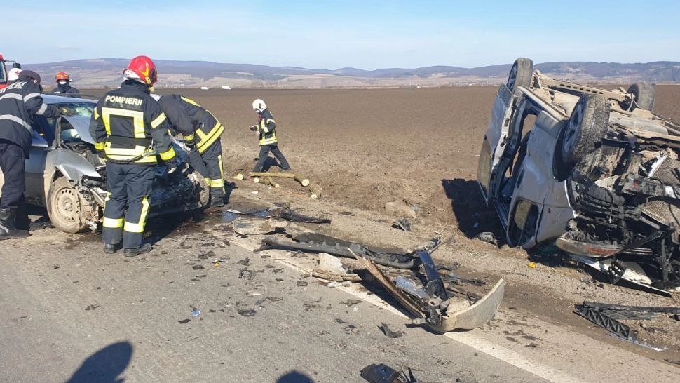 Accident grav, în apropiere de Brașov: microbuz plin cu pasageri, între care 5 copii, SPULBERAT