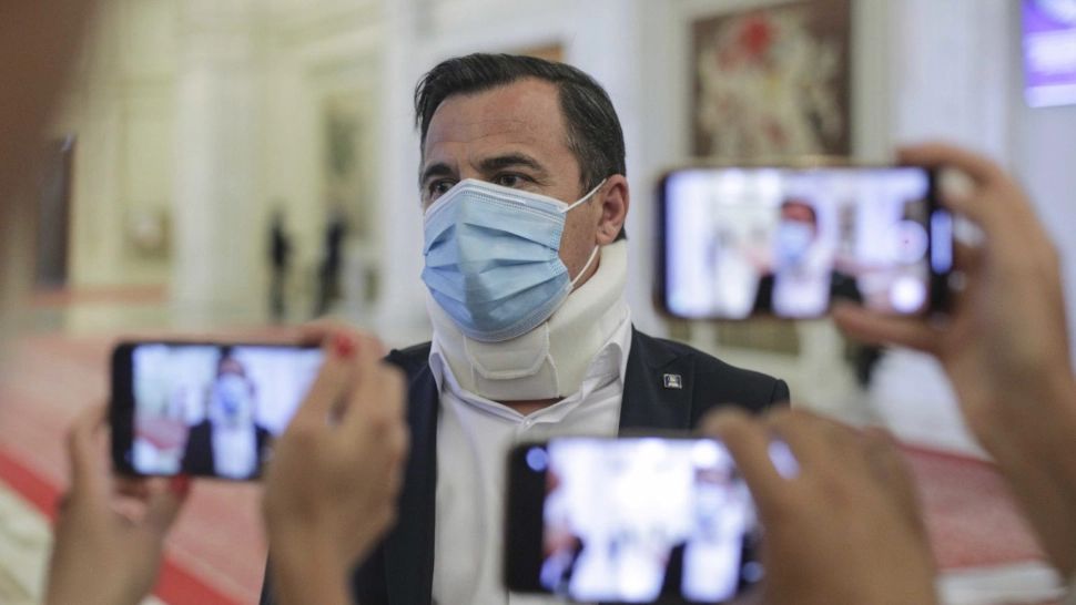 Fostul ministru al Dezvoltării, Ion Ştefan, transportat la spital, după ce a fost lovit de o macara