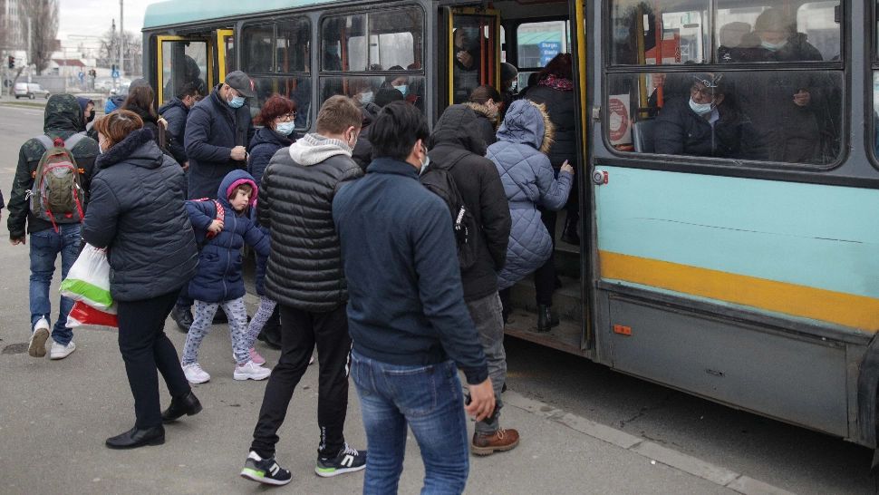 STB a mărit "la maximum" parcul de vehicule, în urma protestului de la metrou. Aglomerația persistă însă