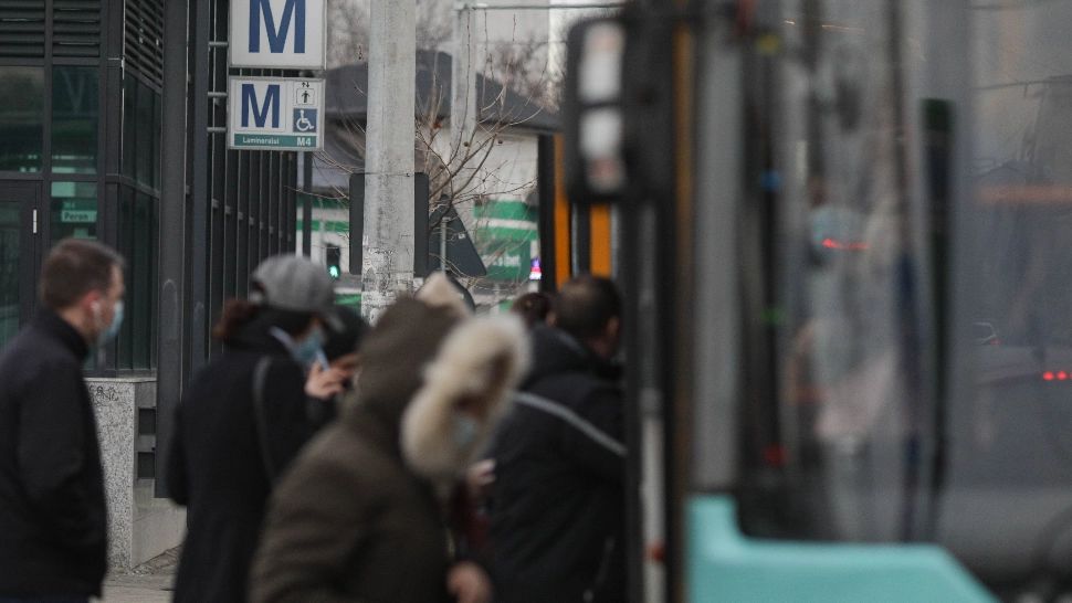 Un nou INCIDENT la Metrorex! Circulația, îngreunată pe Magistrala 2. Situația a fost remediată