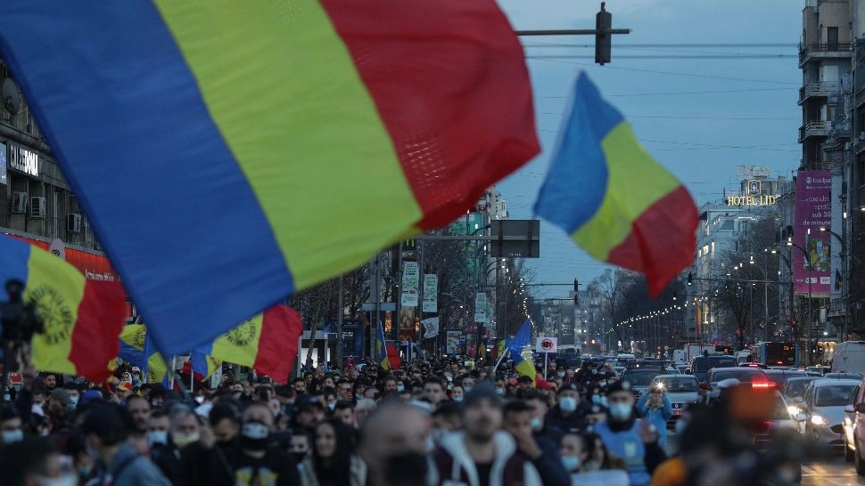 A cincea zi de PROTESTE în Capitală: Peste 100 de persoane, fără mască sau distanțare, au cerut, pașnic, ELIMINAREA restricțiilor - VIDEO