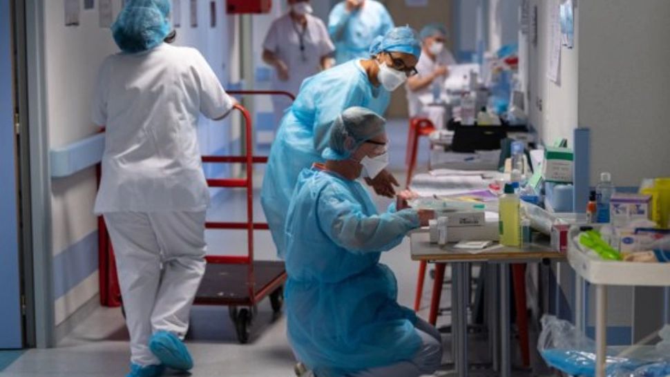 CÂTE paturi libere pentru bolnavii CRITICI de COVID-19 are România - Peste 9.500 de persoane, spitalizate în ultima zi