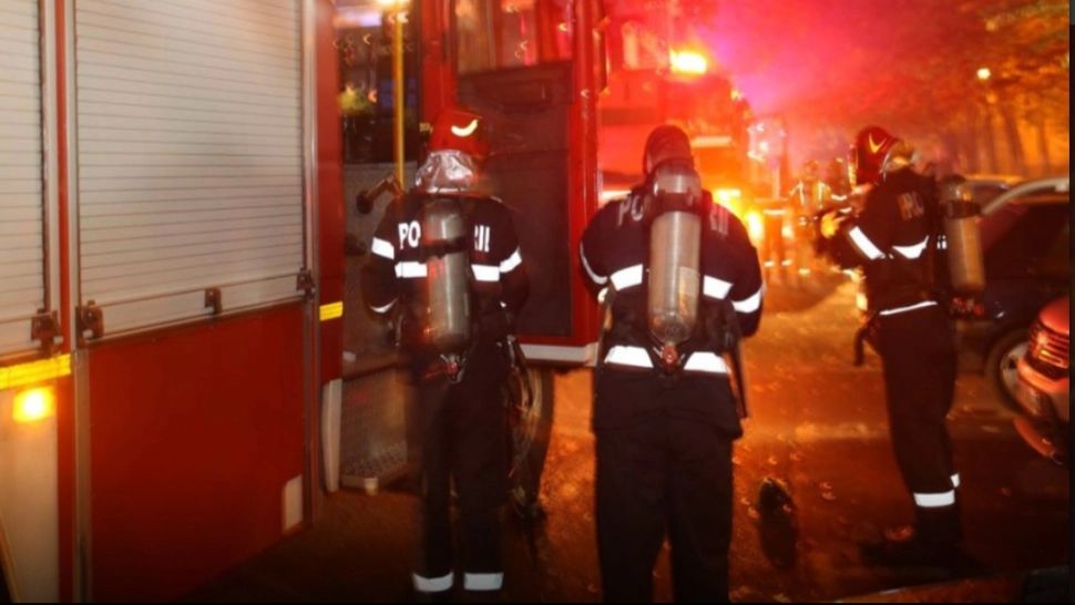  Incendiu în Cimitirul Municipal din Sibiu. Pompierii au intervenit în forță