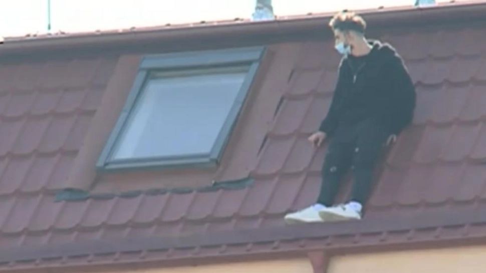 Alertă în Capitală! Tânărul care s-a aruncat de pe o clădire din Sectorul 3 a MURIT