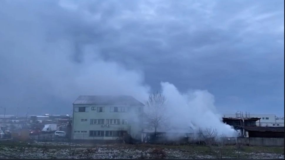 Incendiu în apropierea Capitalei, la un depozit de materiale reciclabile 
