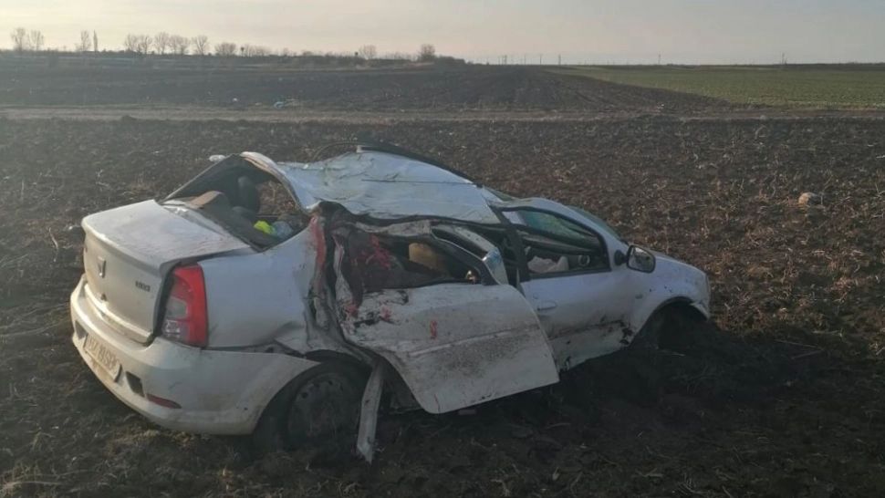 Accident catastrofal în Buzău: 3 morți și 2 răniți, după ce s-au răsturnat cu mașina - FOTO