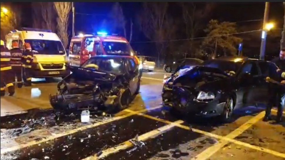 FOTO + VIDEO Accident devastator la Mamaia. Trei oameni au ajuns la spital, a fost chemată descarcerarea