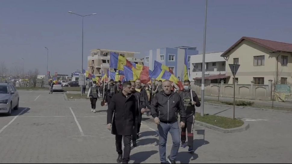 VIDEO | George Simion, în campanie prin centrul orașului Bragadiru. Liderul AUR și simpatizanții nu au respectat nicio restricție