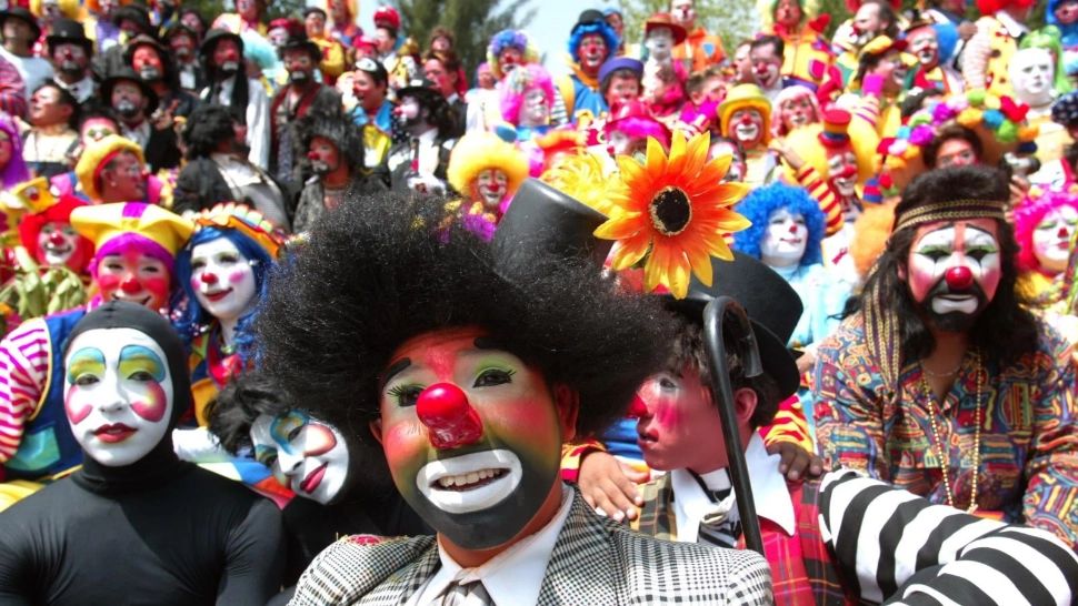 AUR compară Guvernul cu Circul Globus: „S-a constatat că virusul se manifestă cu cea mai mare violență între orele 22:00 - 23:00”