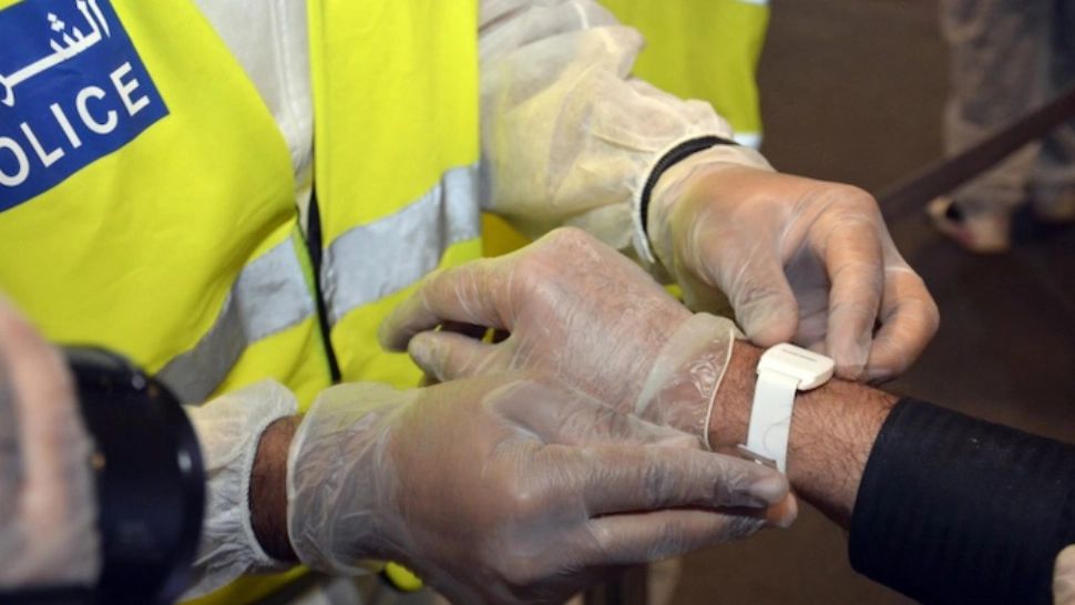 Încă un stat impune brățara electronică de localizare pentru bolnavii COVID-19 devine 