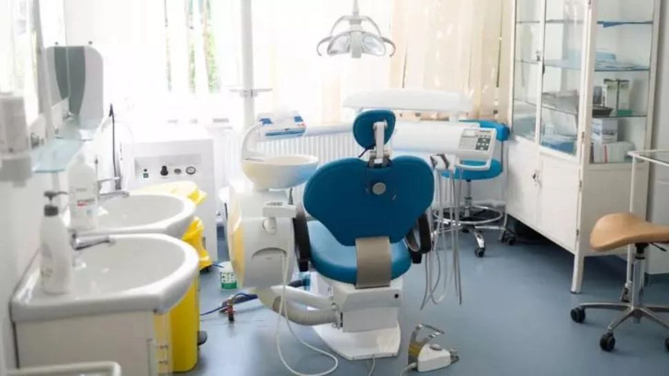 Noi mărturii ale pacientelor abuzate de medicul stomatolog. Detalii ȘOCANTE din cabinetul unde profesează VIDEO