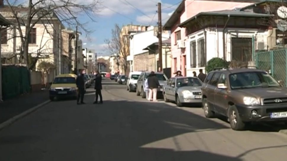 Locuințe evacuate, în sectorul 4, din cauza mirosului de chimicale