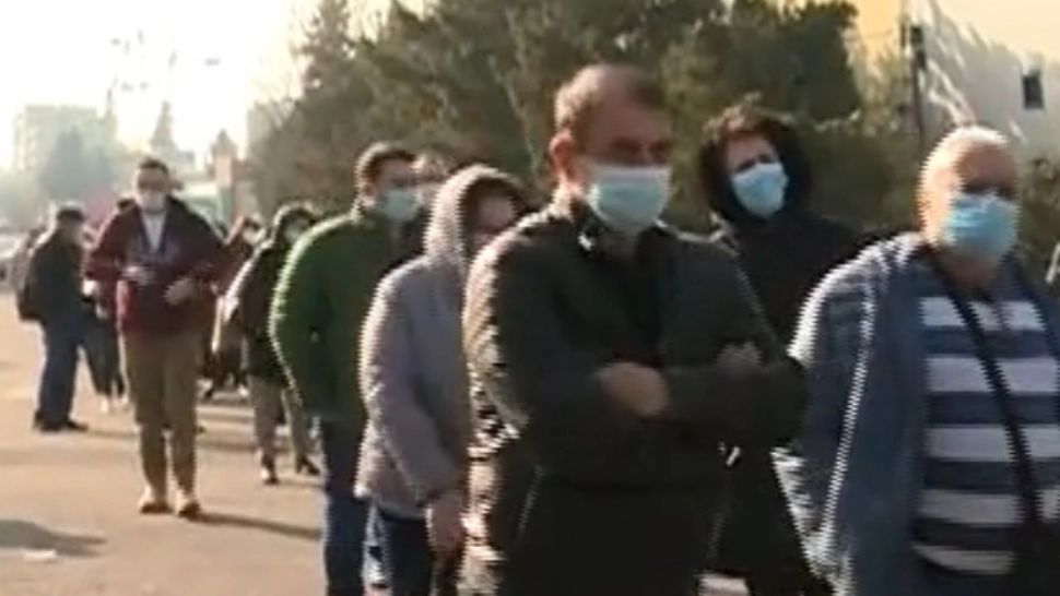 Cozi uriașe la Romexpo, din cauza lipsei dozelor de vaccin anti-COVID