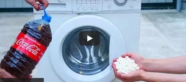 VIDEO – Ce se întâmplă dacă pui cola și mentos în mașina de spălat – Experiment nebun