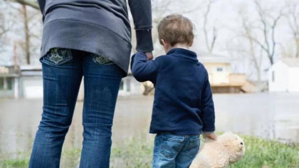 Un elev de clasa a III-a susține că a fost UMILIT de învățătoare după ce i-a oferit un mărțișor