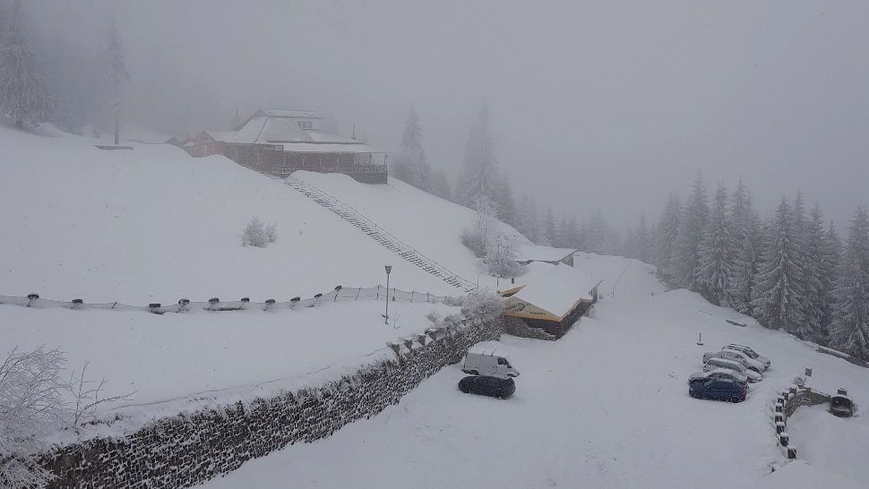 Drumul din Sinaia spre Cota 1400 - ÎNCHIS din cauza ninsorilor masive