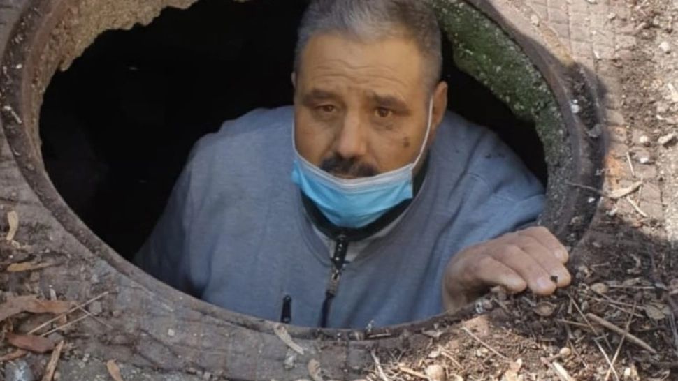 VIDEO - Evadare ca în filme, în această dimineață, la Craiova - Un deținut condamnat pentru omor a ieșit pe geam, cu ajutorul unui cearșaf - Unde l-au găsit polițiștii