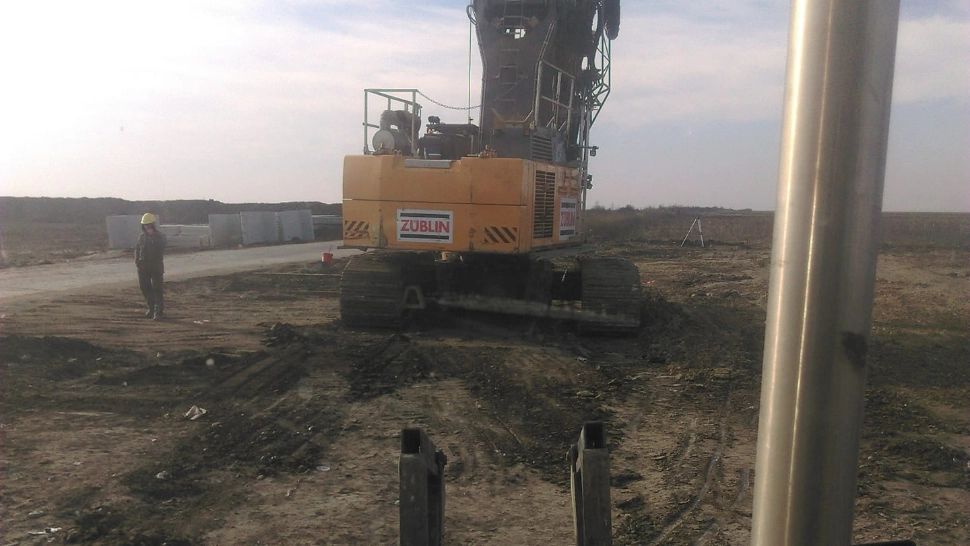 Au început lucrările la un nou tronson al drumului expres Craiova-Pitești 