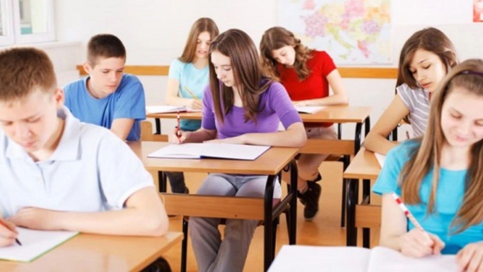 Anunț pentru elevii de clasa a 8-a! 14.000 de locuri pentru liceu, tăiate de Ministerul Educației pentru redistribuirea la alte profiluri