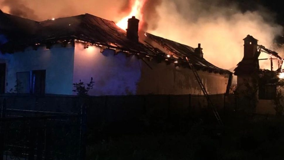 Un bărbat și fiica sa de opt ani, morți într-un incendiu devastator, în județul Dolj