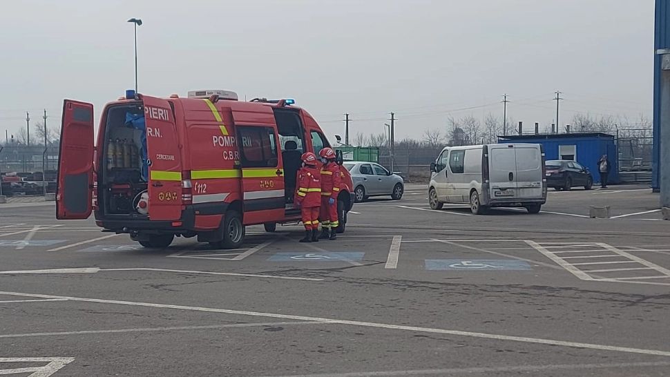 Alertă în Baia Mare: Zeci de persoane evacuate după ce într-un magazin s-a simţit miros de gaz