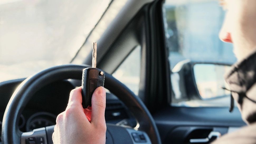 Șofer prins gonind cu 120 km/h. Polițiștii, șocați de ce au găsit la percheziții 