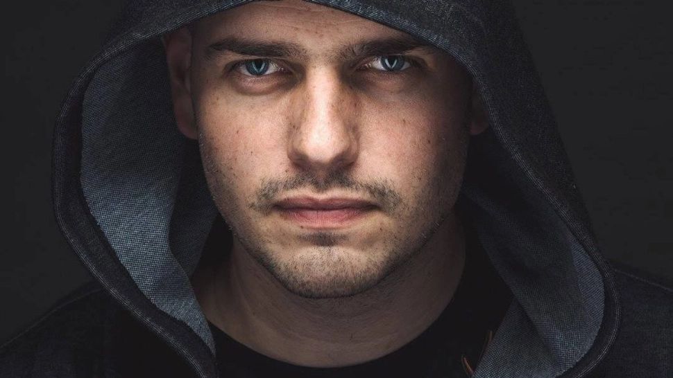 Celebrul vlogger BRomania, prins drogat și băut la volan