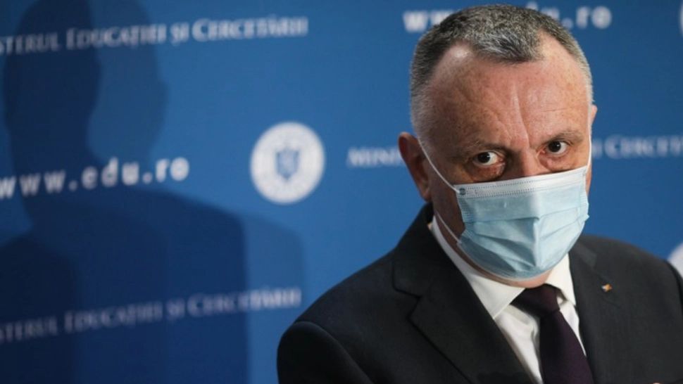 Cîmpeanu: Școlile rămân deschise cel puțin până pe 1 aprilie. Evaluarea Națională, amânată după Bacalaureat