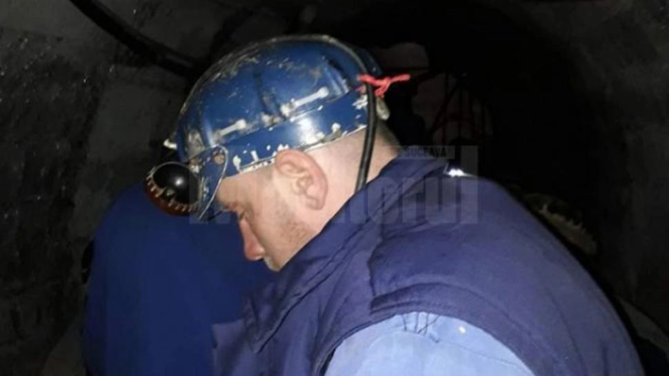 Minerii de la minele de uraniu din județul Suceava s-au blocat în subteran! Ei vor să intre în greva FOAMEI