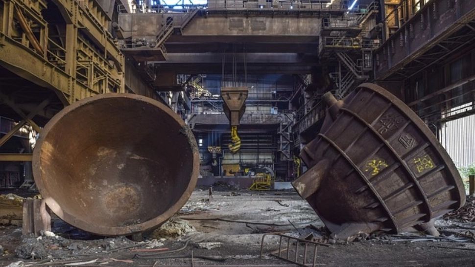 CULISELE STATULUI PARALEL. Moarte românească după un jaf în stil rusesc. Fosta perlă a siderurgiei din Târgoviște a ajuns fier vechi