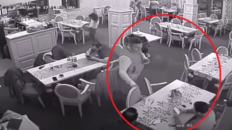 VIDEO - Scandal-monstru, într-un restaurant, între doi politicieni