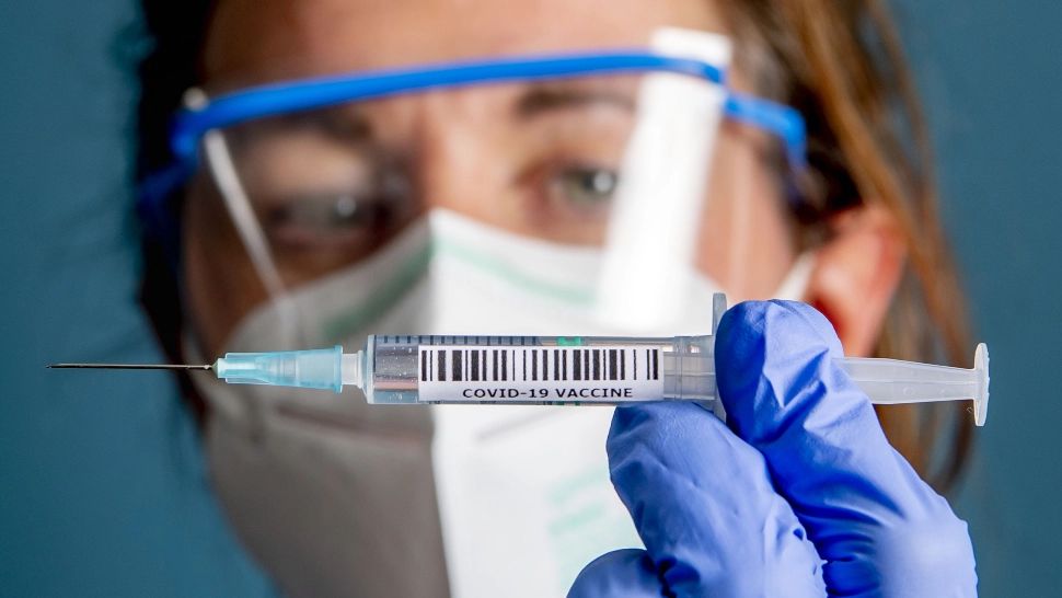 Șeful unui centru de imunizare din Arad nu găsește 18 doze de vaccin anti-covid: le-ar fi aruncat 