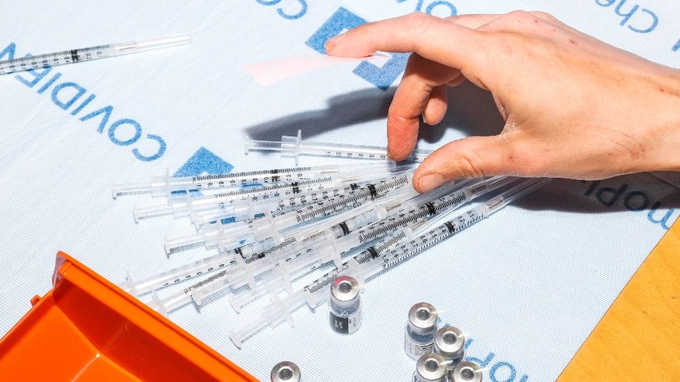 Adeverința de vaccinare anti-COVID-19, disponibilă online. DESCARCĂ AICI documentul