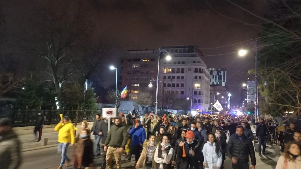 VIDEO + FOTO Noi proteste în Capitală. Manifestanții au protestat în Piața Victoriei și la Palatul Cotroceni