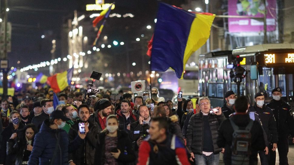 14 persoane reținute după protestele violente din București - Ce acuzații se aduc