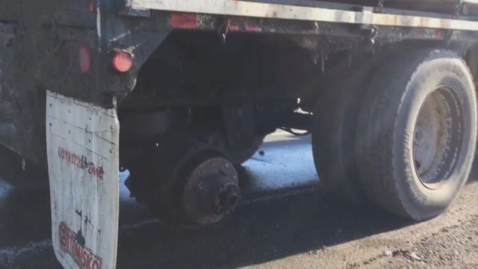 Accident bizar. Femeie rănită după ce a fost lovită de o roată desprinsă de la un camion