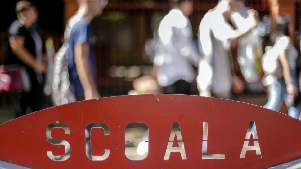 Ministerul Educației ia în calcul prelungirea anului școlar și revenirea la trimestre